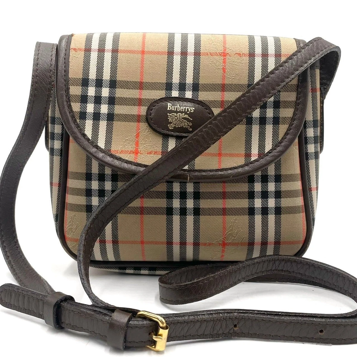 Premium PSD | A stylish brown leather handbag with a brown handle