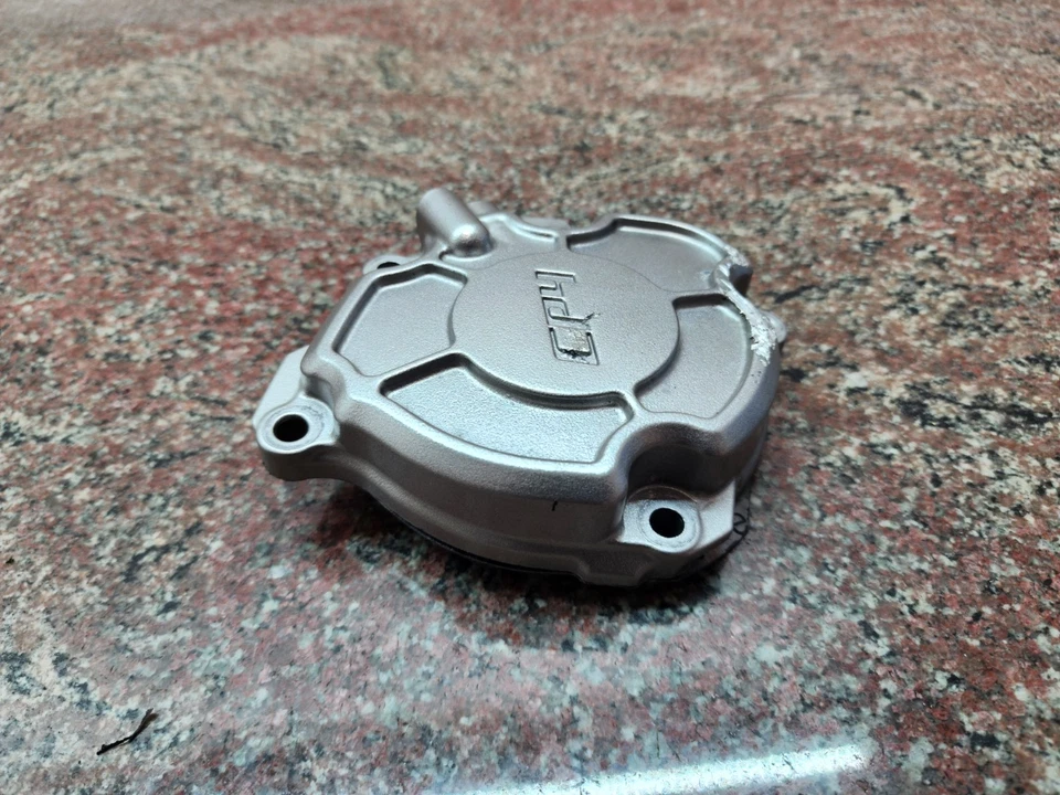 Крышка масляного насоса двигателя 2015-2021 Yamaha YZF R1 R1M от оригинального производителя 2CR-15416-01 - Изображение 4 из 4