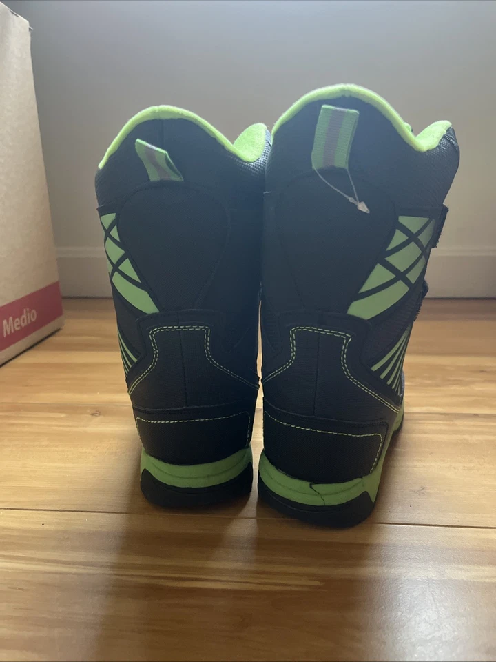 Botas de Nieve Lucas II Totes Talla 4M para Niños *NUNCA USADAS* Foto 2 de 3