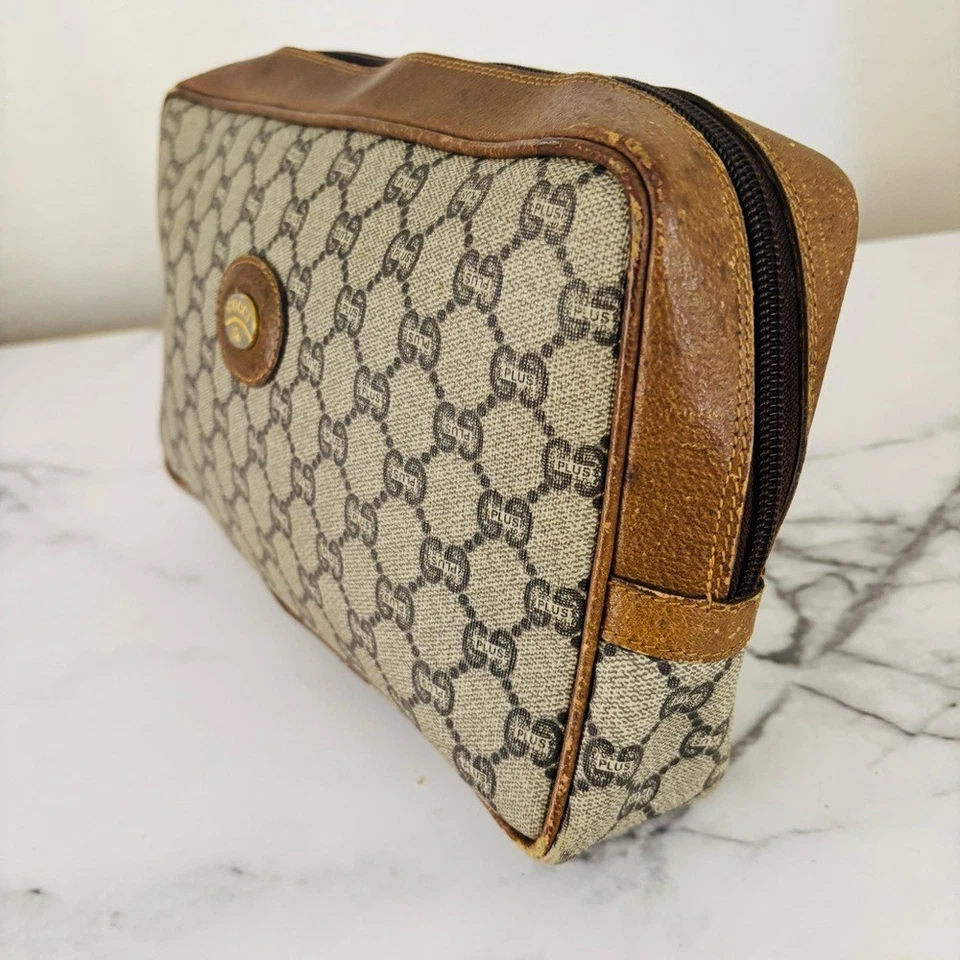 Bolso tocador vintage con cremallera Gucci GG Plus monograma de lona y cuero Foto 2 de 4