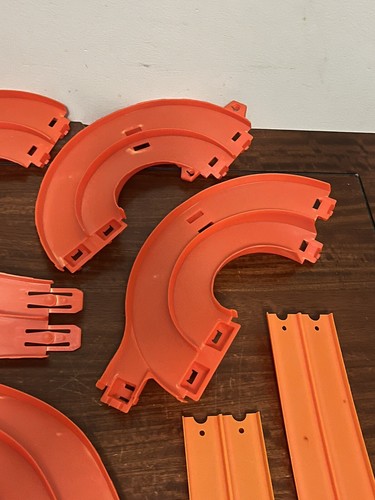 Hot Wheels Super Ultimate Garage Spiral Track, Clean Near Complete Set - Picture 2 of 5