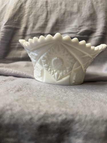 Vintage LE Smith Hand Made MILK GLASS Candy Dish 40s-50s Design W/ Brand Sticker - Picture 12 of 12