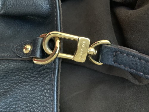 Louis Vuitton Mahina Large black, bought in Waikiki, Hawaii - Picture 8 of 10