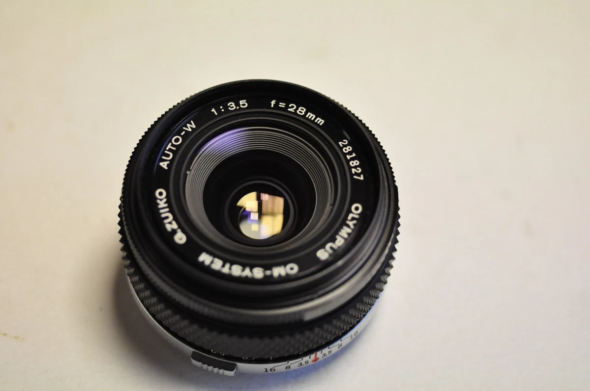 Olympus OM G.Zuiko Auto-W 28mm f3.5 wide angle lens w/filter, caps & case.