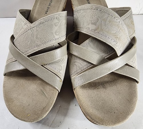 WEAR. EVER Goldy Embossed Floral Tan/ Beige Wedge SLIDES Size 8M-Nice - Picture 6 of 9