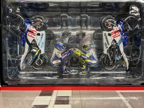 1/12 MINICHAMPS ROSSI / LORENZO MOTO GP 2009 BARCELLONA 2 MOTO -2 FIGURINE LTD ED - Foto 7 di 11