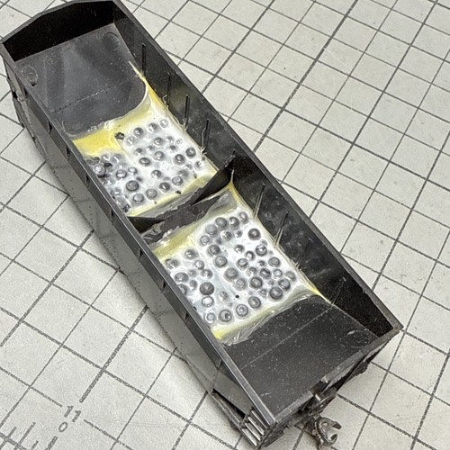 HO Athearn Blue Box 34' Rib Side Hopper undekoriert schwarz gewichtet verbessert - Bild 5 von 10