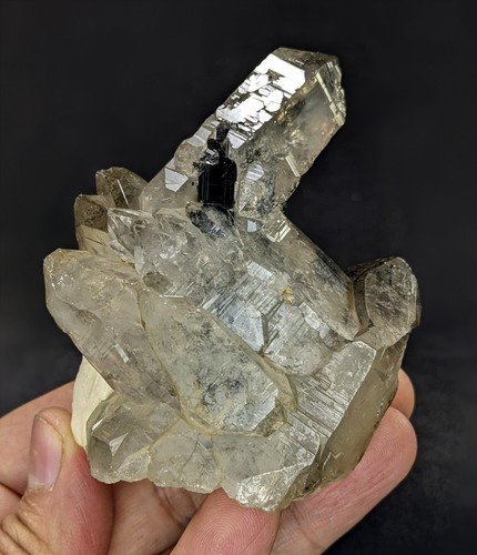 Granates Spessartine que crecen en cuarzo, feldespato con espécimen asociado de Schorl - Imagen 14 de 18