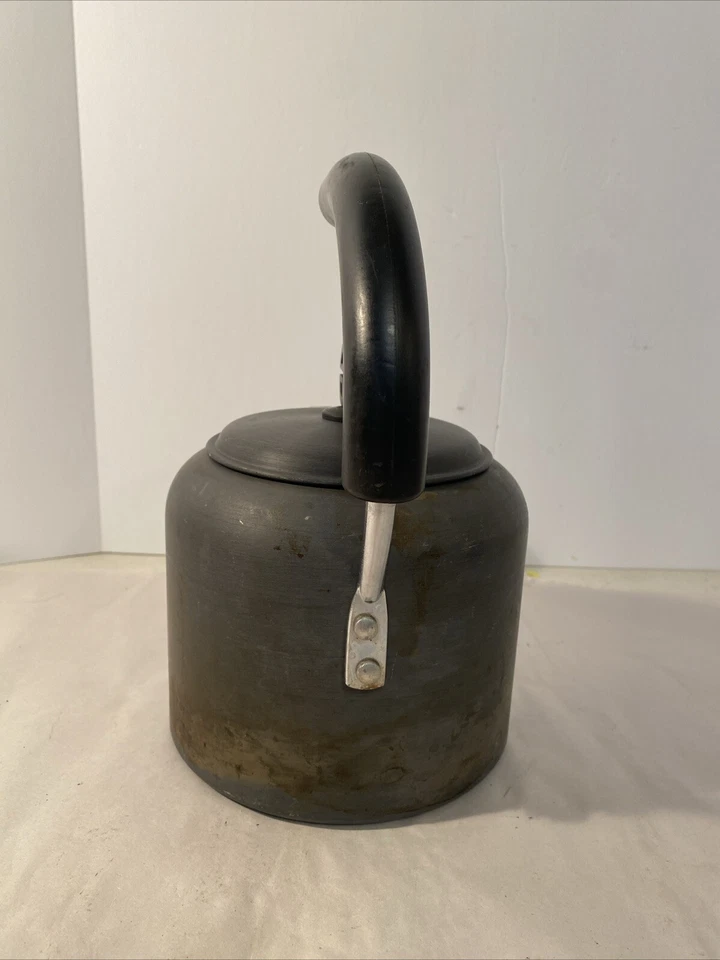 Tetera de metal Calphalon hecha en Irlanda anodizada 2 cuartos aspecto con acabado celta Foto 2 de 4