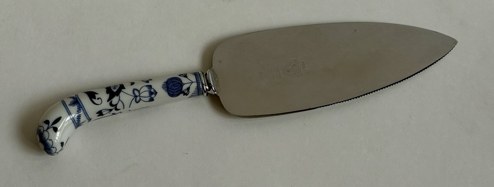 Vintage PRILL Sheffield England Pie Cake Server Blue & White Serrated Edge