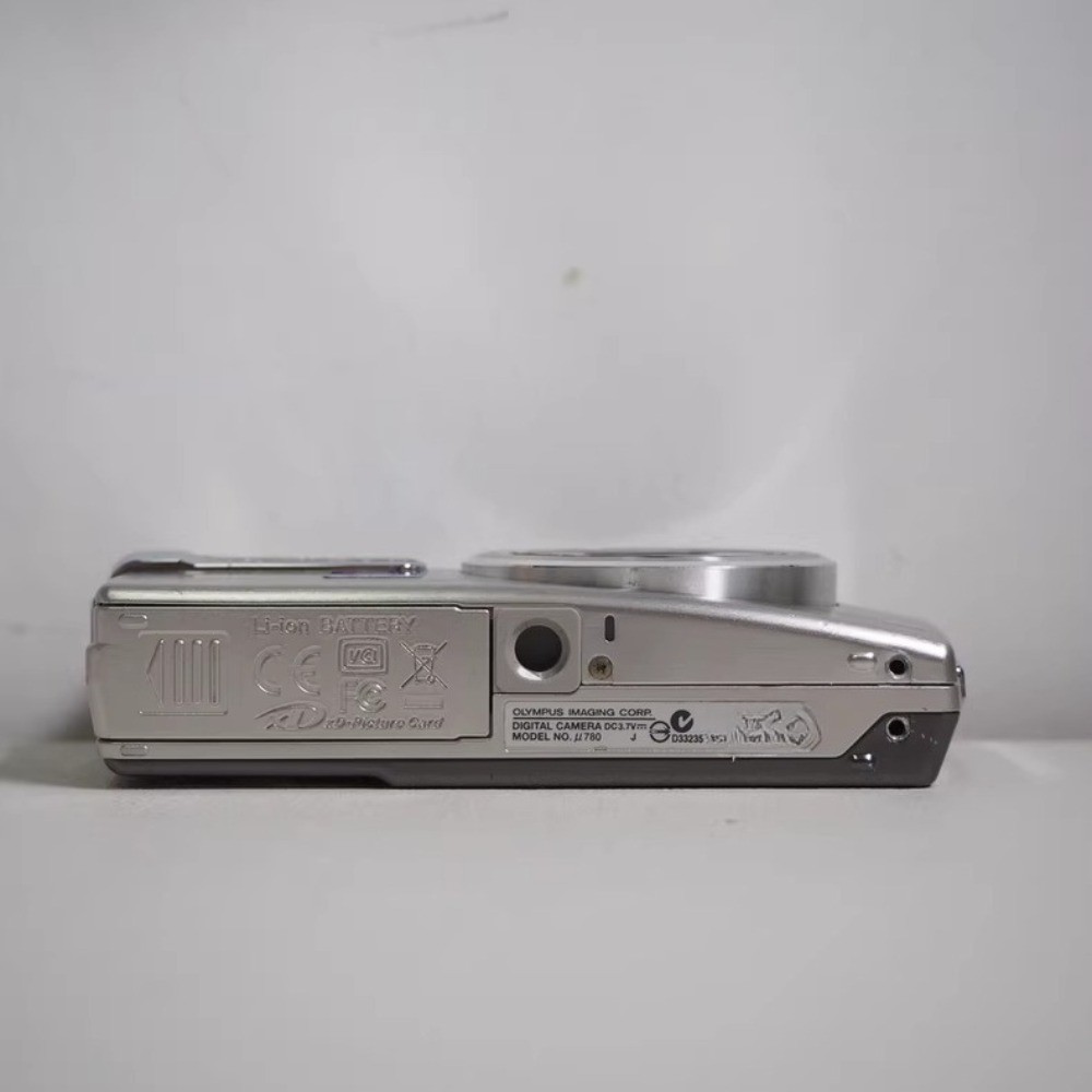 Olympus u780 Digital Camera 7.1MP 5xOptical Zoom English Language