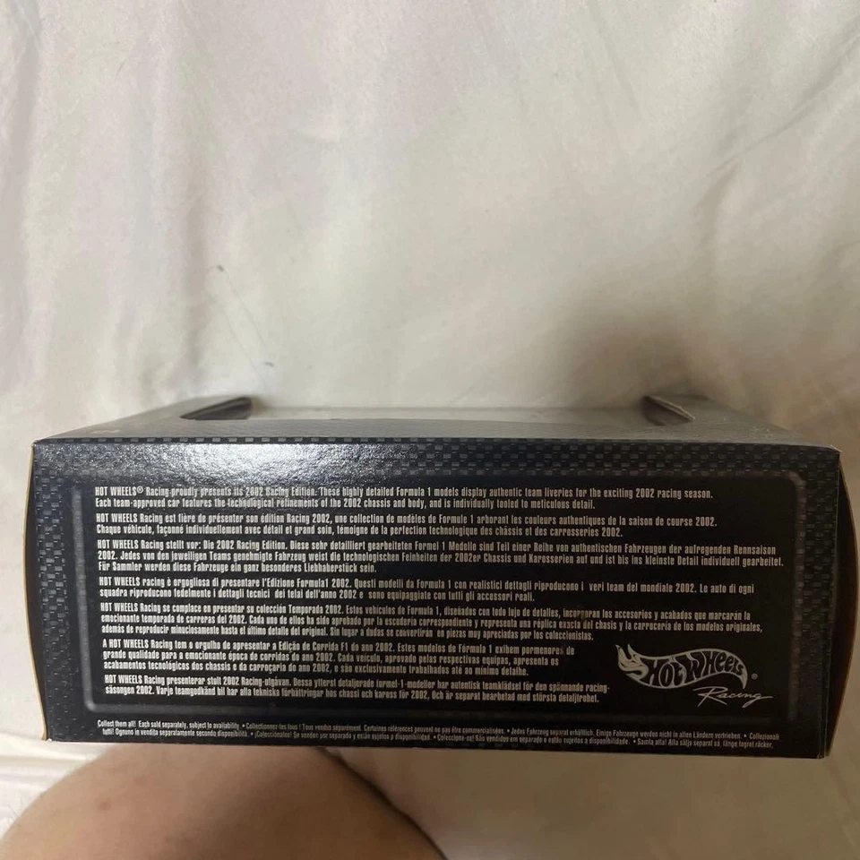 Hot Wheels 1/43 Ferrari F2002 Michael Schumacher modellino auto pressofuso - Immagine 4 di 4
