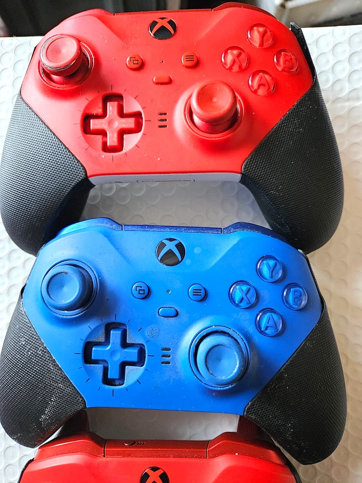 Xbox Elite Series 2 Controllers- Lot of 3- For Parts or Repair - Image 3 of 4