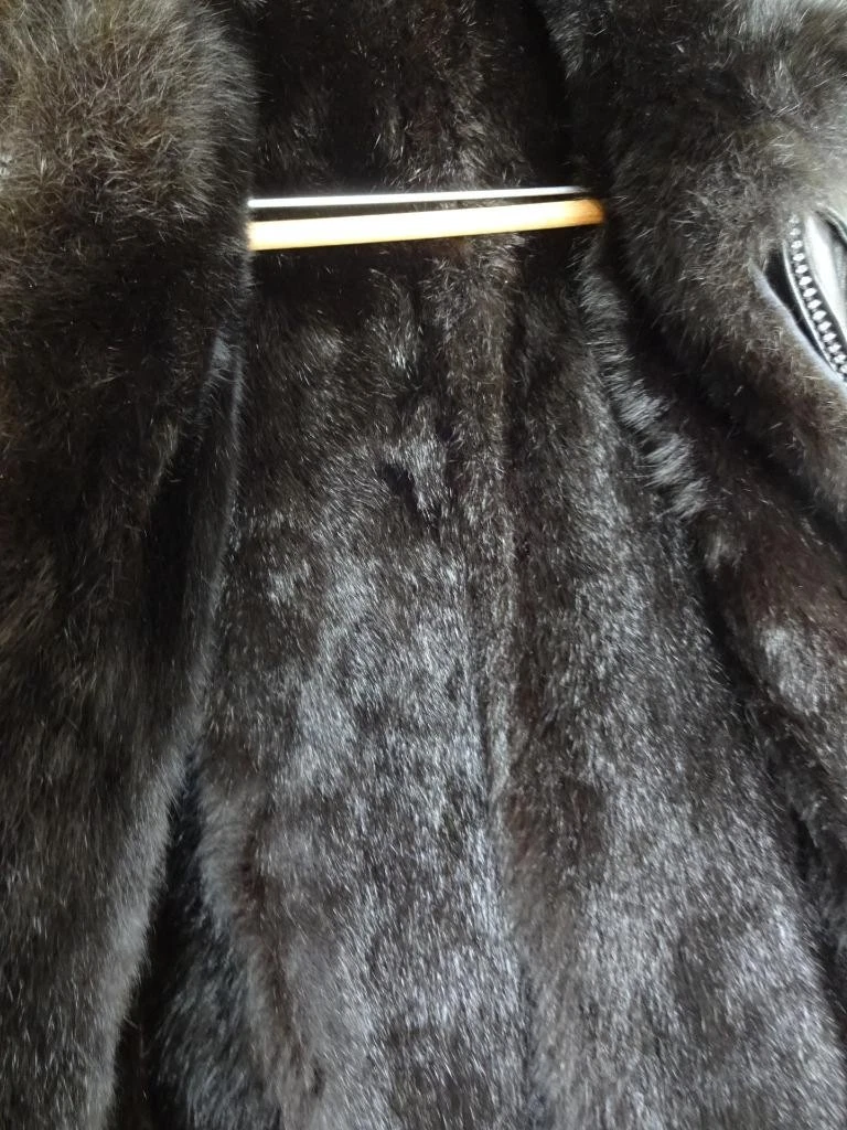 VINTAGE ANDREW MARC BLACK LEATHER THICK GENUINE FUR LINED/COLLAR BOMBER JACKET S - product detail image 3
