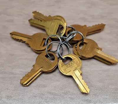 Lot of 12 Master Lock 0925 Replacement Keys   Keys Only   No Locks Included