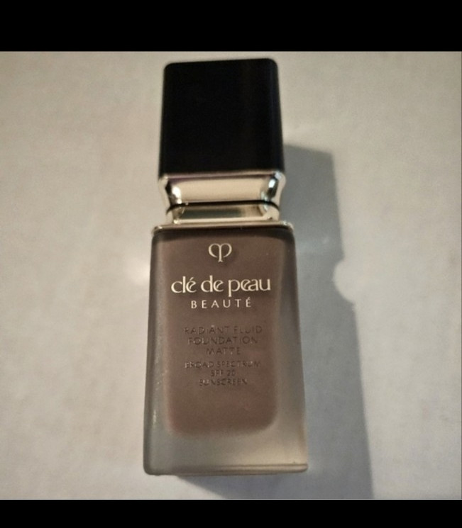 Clé de Peau Beauté Radiant Fluid Foundation Matte B100 SPF 20 Liquid 1.1