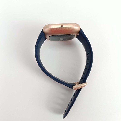 Smartwatch Fitbit Versa 2 SE w kolorze niebieskim z kolorem obudowy w kolorze miedzianym towar B - Zdjęcie 5 z 8
