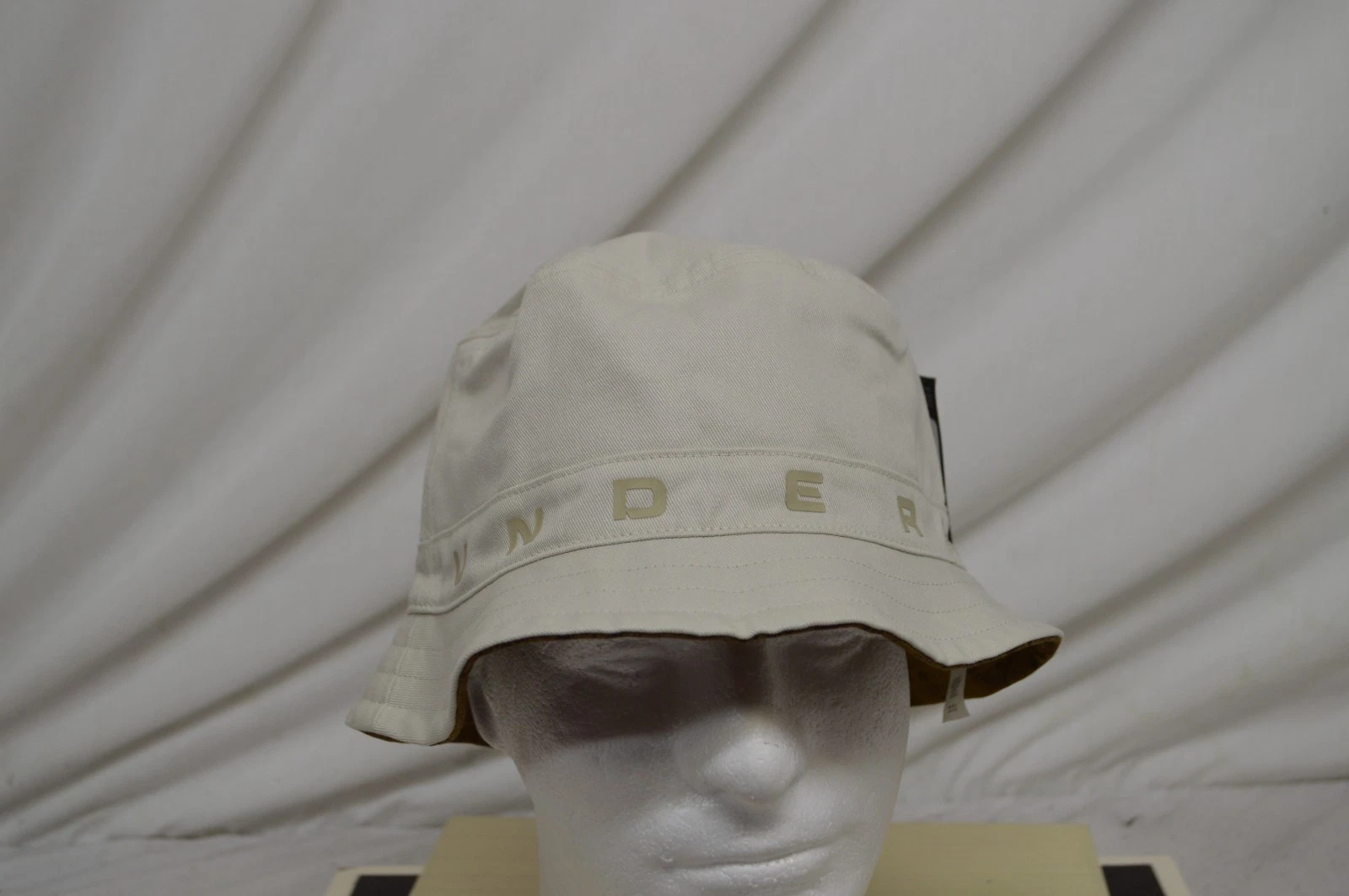 Under Armour Reversable Bucket Hat Beige Unisex L/XL 1383442 New With Tags