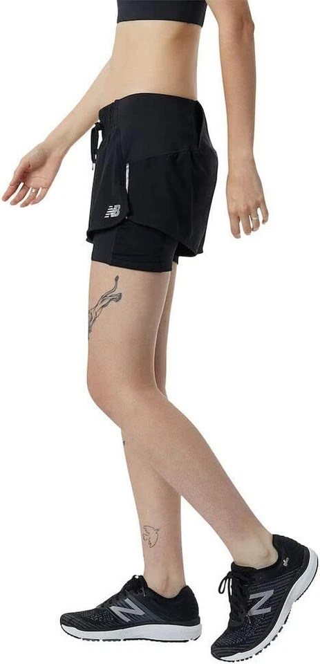 Pantalón corto New Balance Impact 2 en 1 para mujer 22 mediano, negro  Foto 2 de 4