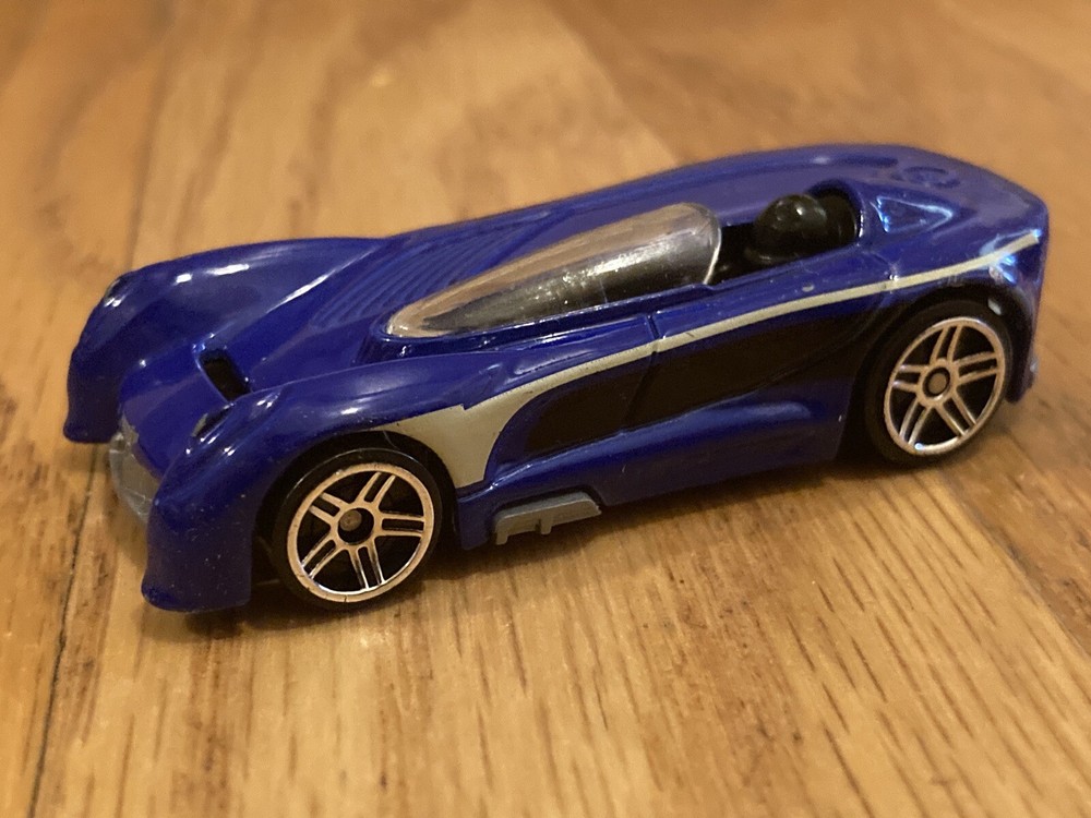 2000 HOT WHEELS MONOPOSTO BLUE 1:64 DIECAST CAR -