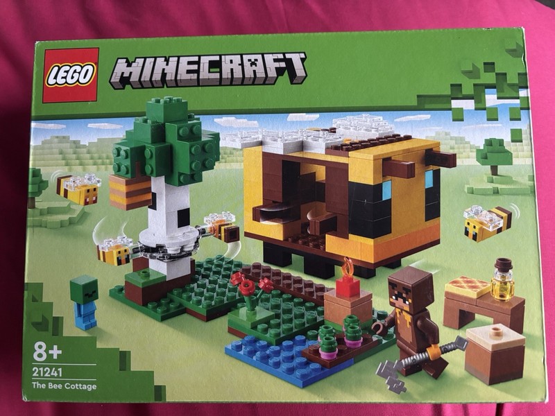 LEGO Minecraft: The Bee Cottage Complete Set (21241) with Box Instructions