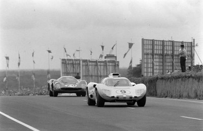 Phil Hill Joakim Bonnier Chaparral Cars Inc Chaparral 2D Chevrolet- Old Photo 21