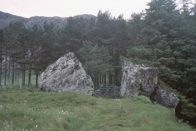 Photo 6x4 Path through the split boulder, Lone Achfary A landmark on the  c1989