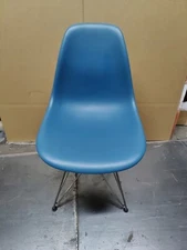 320260 Herman Miller fiberglass Eames side chair w/wire Eiffel base 