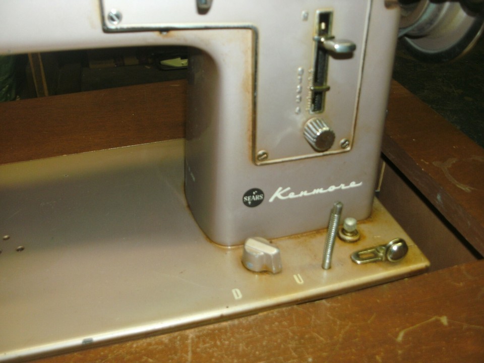 SEARS KENMORE 1120 SEWING MACHINE IN CABINET W/MANUAL,ATTACHMENTS RUNS