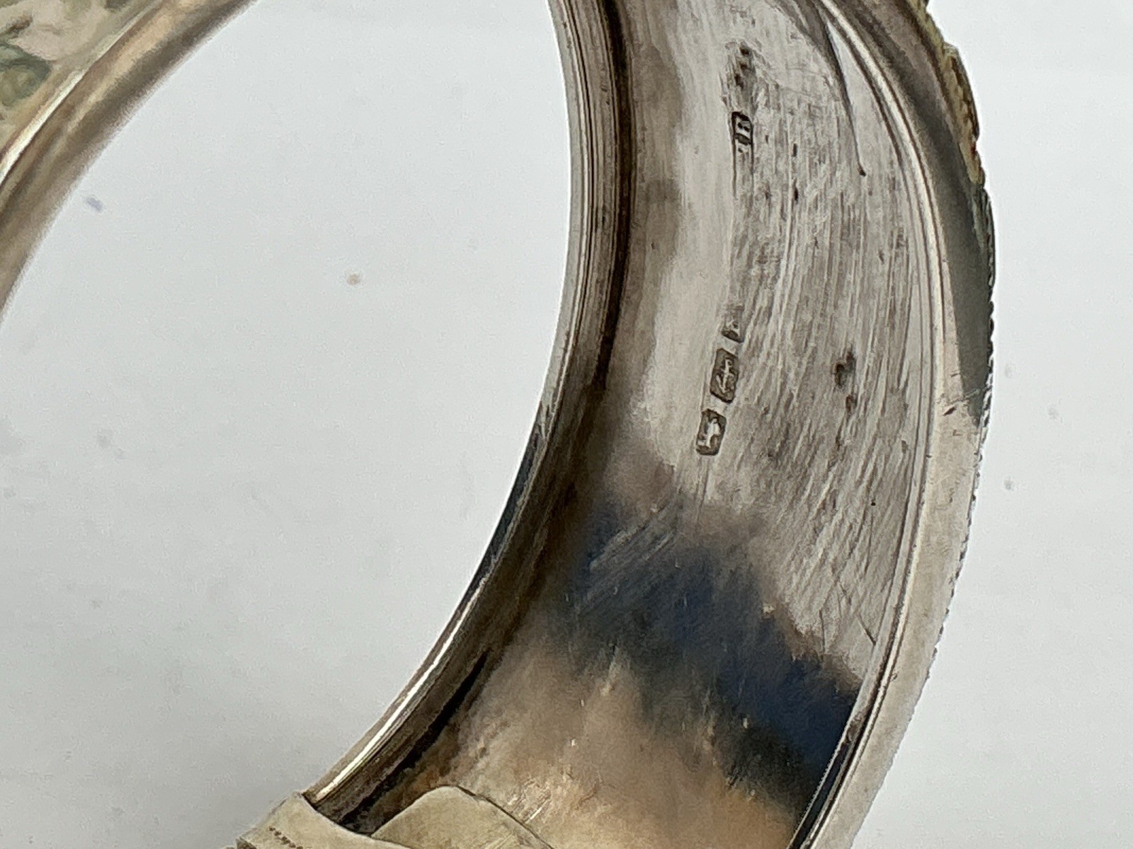 An Antique Victorian Solid Silver Hinged Bangle, … - image 4