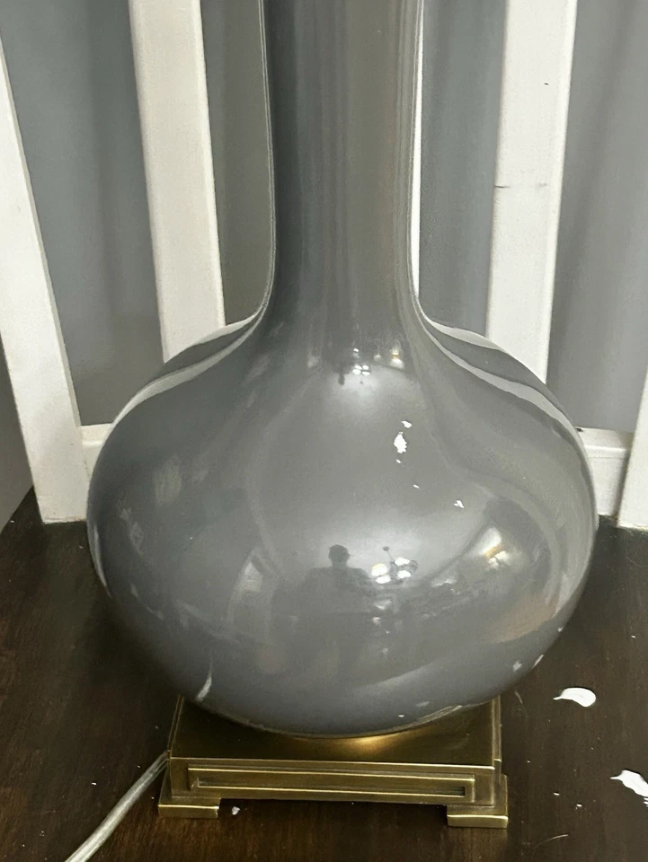 Lámpara de mesa Robert Abbey Athena 1 luz, cerámica esmaltada gris/latón envejecido sin pantalla Foto 4 de 4