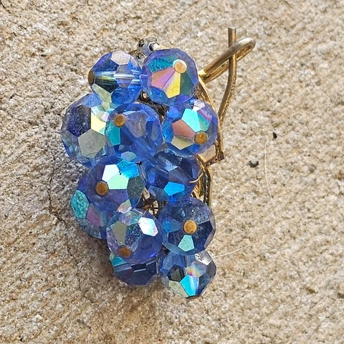 BEAUTIFUL VINTAGE BROOCH PIN BLUE STONES GRAPE CLUSTER SHAPED COSTUME JEWELRY