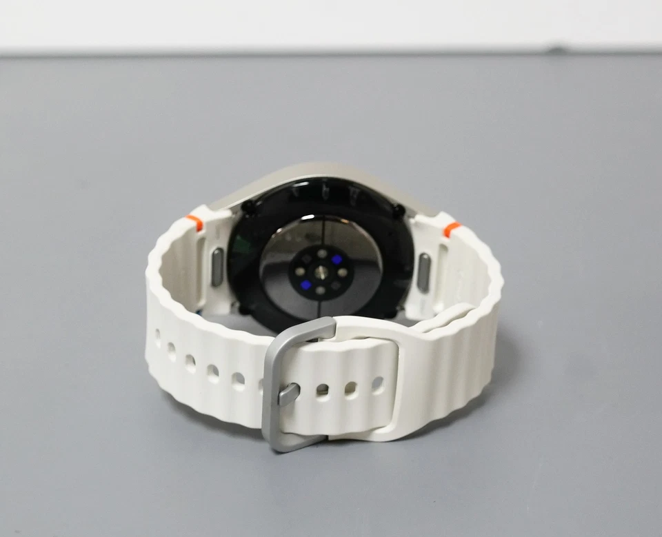 Samsung Galaxy Watch7 SM-L300 40mm Aluminum Smartwatch - Cream - Image 3 of 3