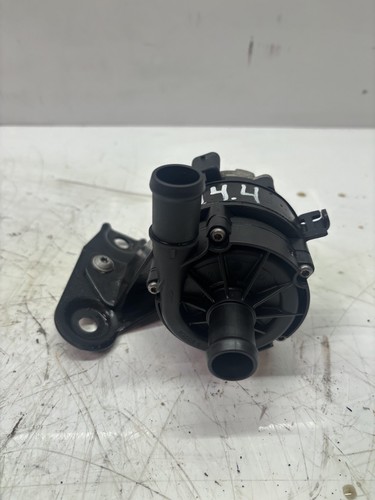 Wasserpumpe Für Vw Passat B8 1,4 GTE Hybrid CUKC CUK 5Q0819545A