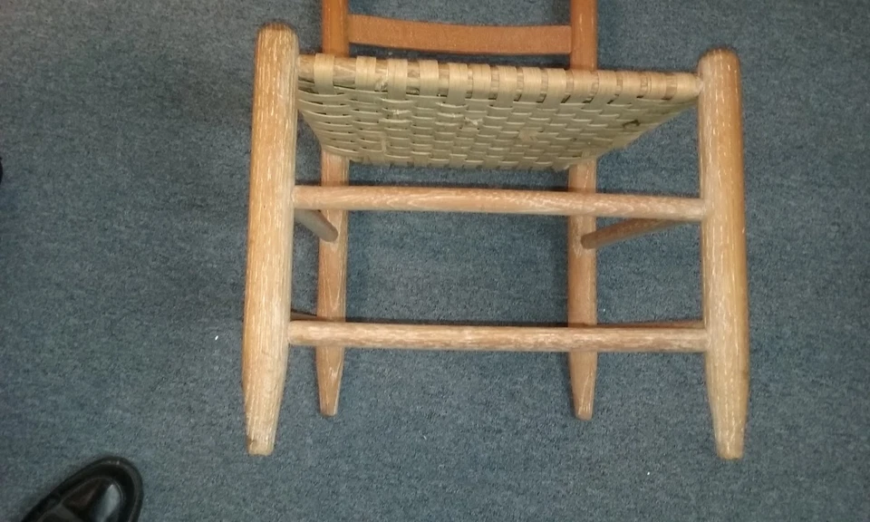 Silla de madera vintage con respaldo de escalera de asiento de ratán - El respaldo mide 32" de alto, el asiento mide 14" de alto Foto 4 de 4