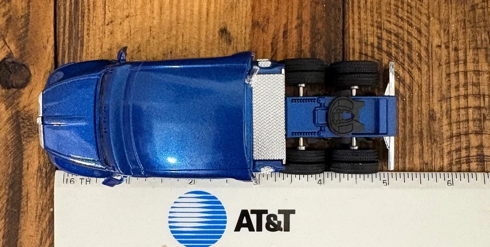 SUPER TRANSPORTADOR FRIEGHTLINER KENWORTH T2000 KiNSMART azul metálico usado Foto 2 de 4