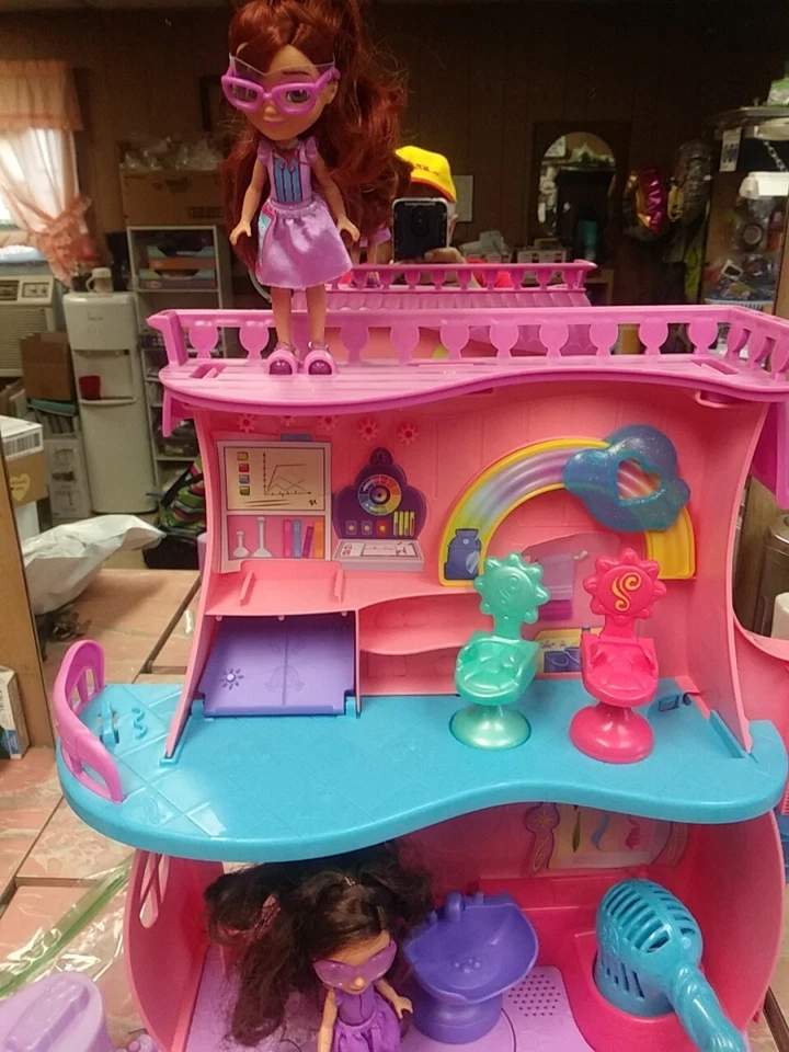 Fisher-Price Nickelodeon Sunny Day Sunny's Fan-tastic Salon 3 Dolls Accessories - Image 3 of 4