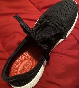 croc tennis shoes for women