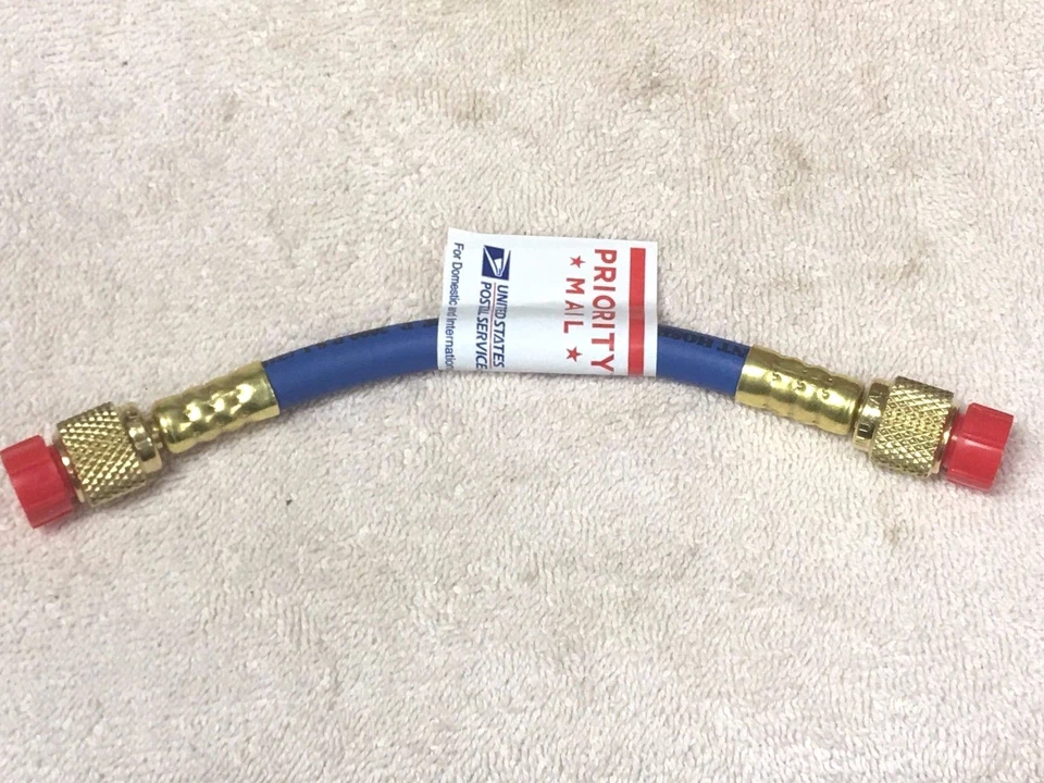 Refrigerant Hose, Blue, 6", 1/4 x 1/4 Hose ROBINAIR with Valve Core Depressors