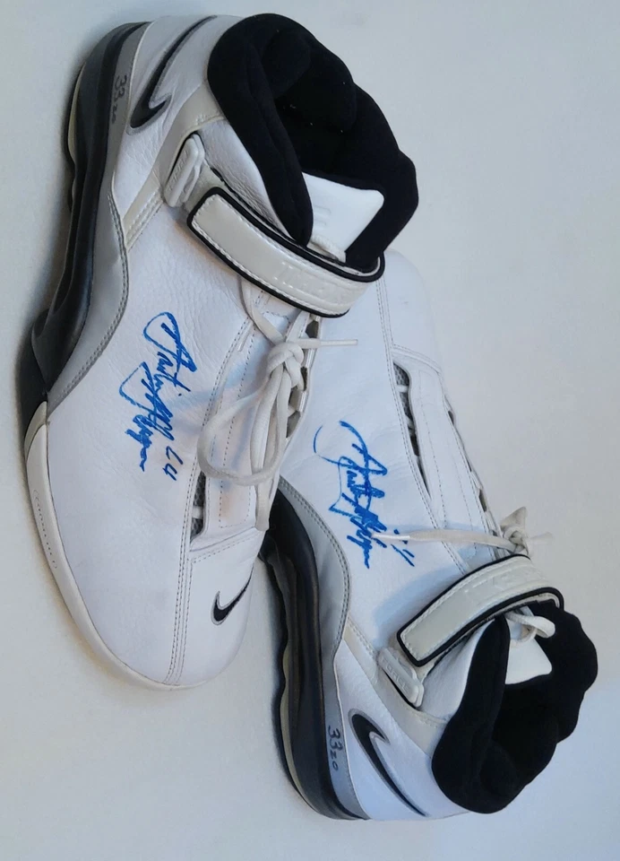 Vintage Nike shoes signed by Antonio McDyess Player Denver Size US-15  2000 year - Image 3 of 4
