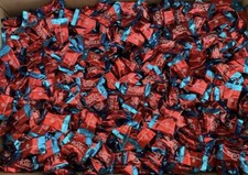 CADBURY ROSES CHOCOLATE CHOOSE COLOUR & AMOUNT CHRISTMAS GIFT IDEA DATED 08/2026