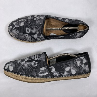 hawaiian slip on shoes