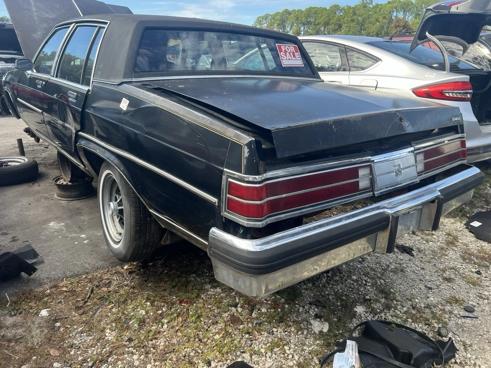 Parachoques trasero metálico Buick Electra 1980-84 OEM Foto 4 de 4