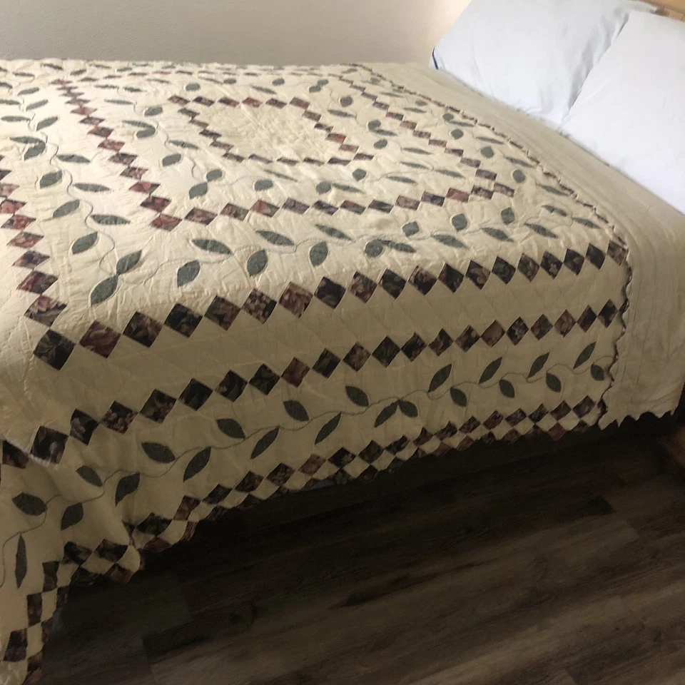 VNT Cottage Floral Quilt Embroidery Machine Stitched Patchwork Q/King 98x86" - Image 2 of 4