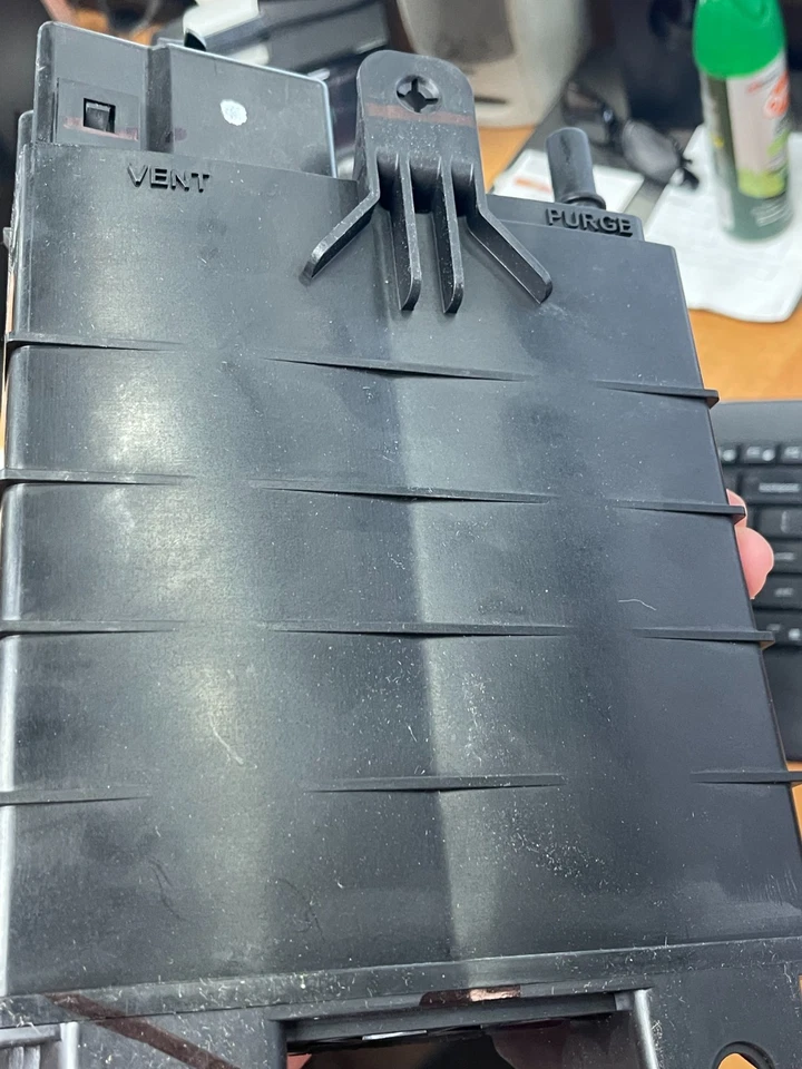 Nuevo bote de vapor de combustible Ford Edge 2015-2018 OEM F2GZ9D653C 15-18 Foto 2 de 3