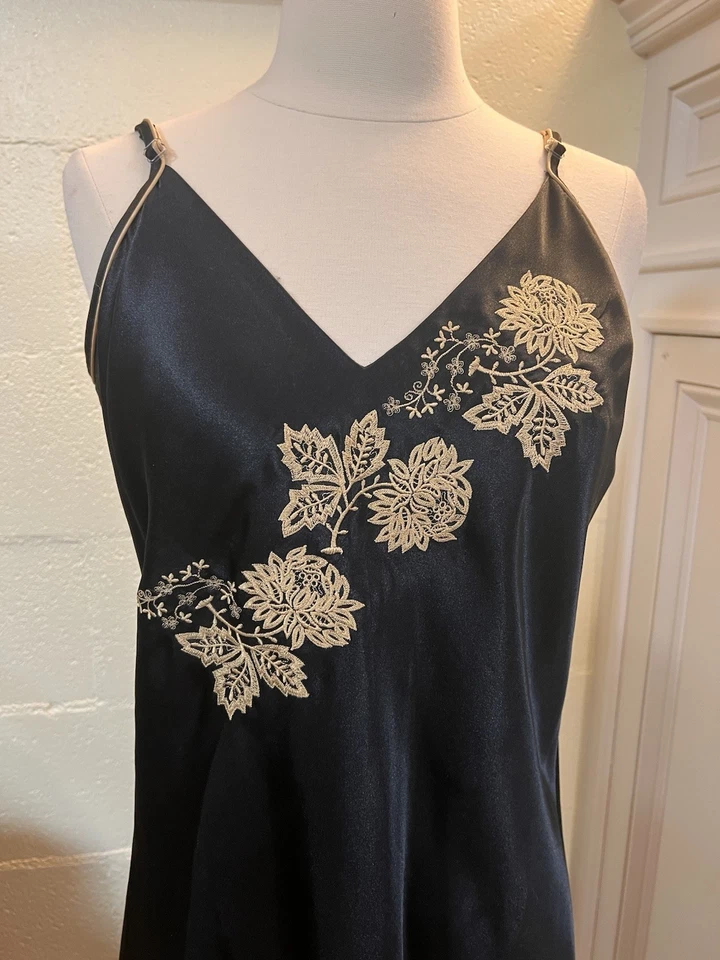 Vtg Jones New York Women's Embroidered Floral Bkack Satin Nightgown Size M - Image 2 of 4