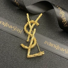 Women's Fashion Classic 3D Letter Brooch, Gold Plated Bronze, New Gift