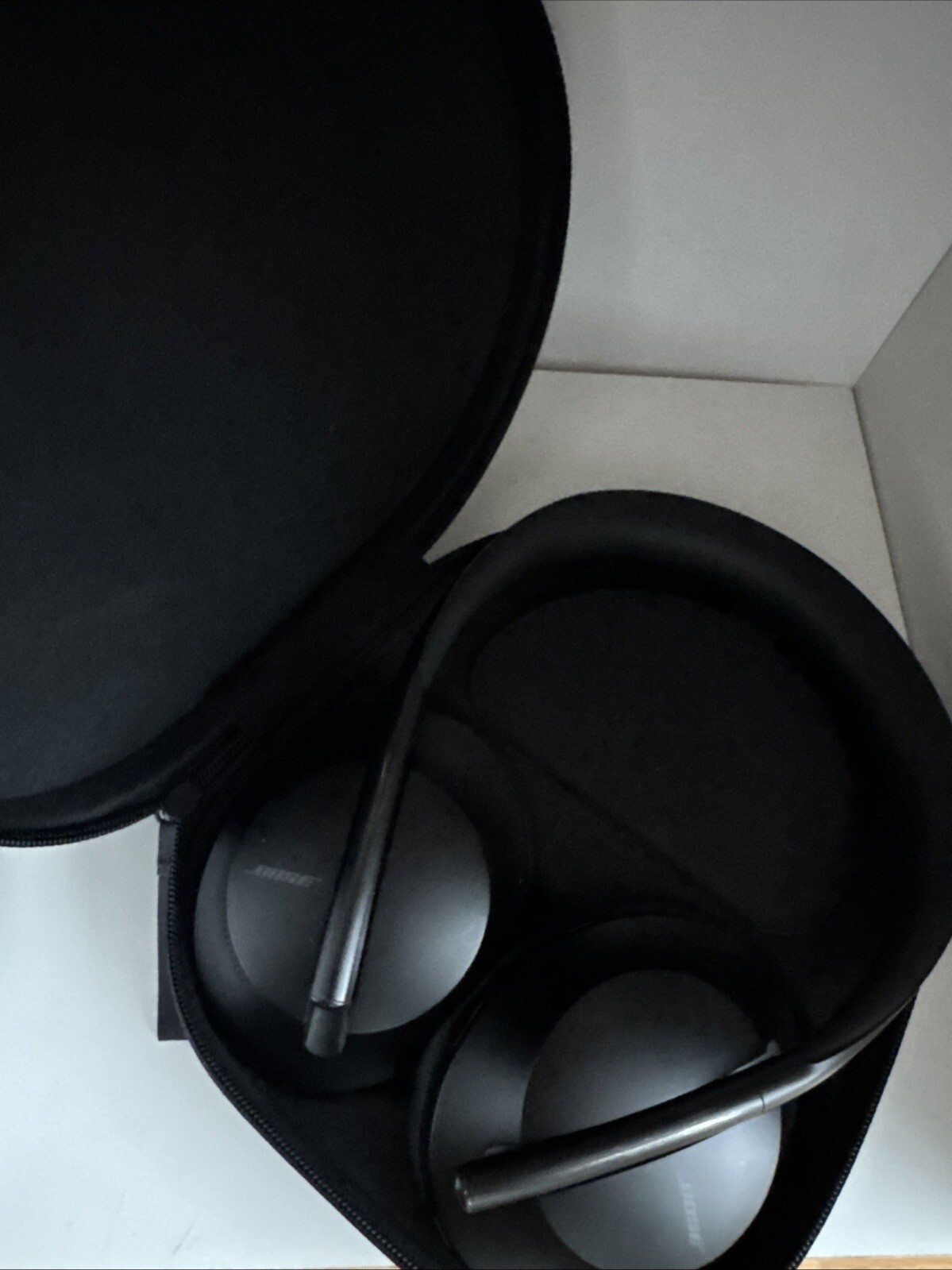 Bose 700 Wireless Noise Cancelling Headphones in Black-image