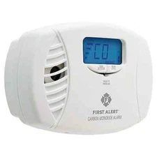 First Alert 1039746 Plug-in CO Alarm with Battery Backup (1039746)