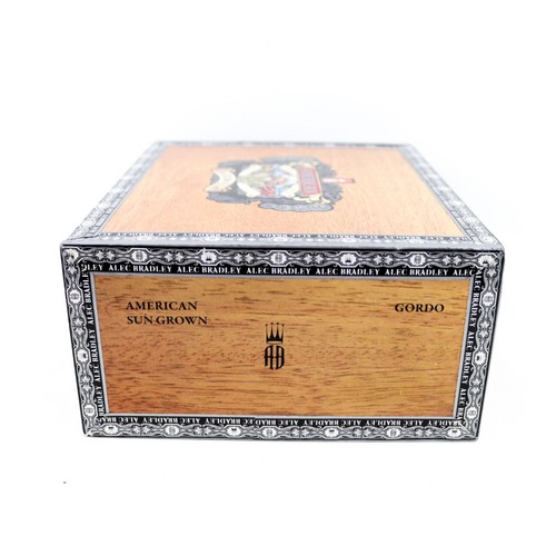 Caja de cigarros de madera vacía Alec Bradley American Sun Grown Gordo 7,75" x 6,5" x 3,25" - Imagen 8 de 12